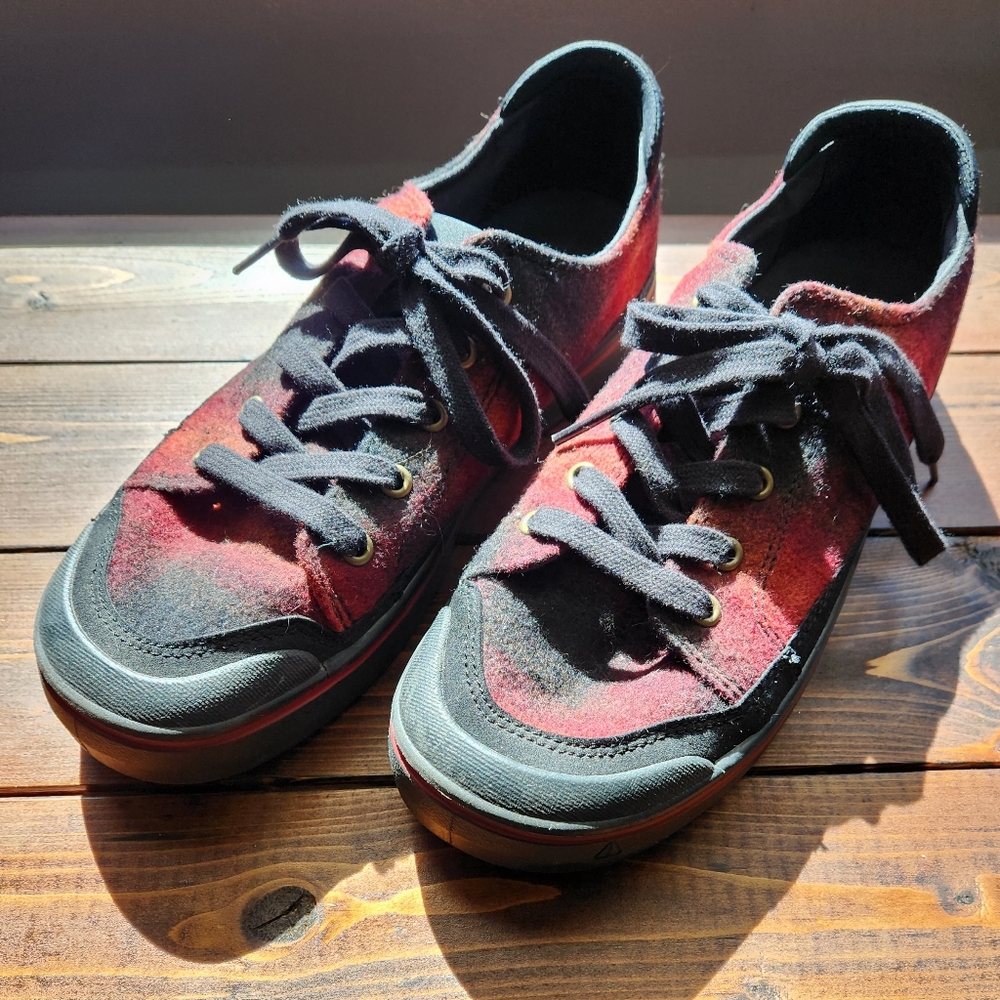 Keen Women's Elsa IV Buffalo Plaid Sneakers - Size 9.5